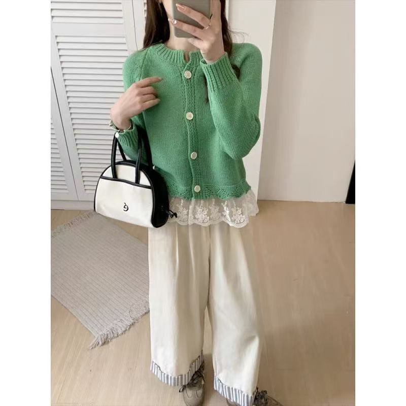 Damen Strickjacke mit dekorativer Spitzenunterlage und Knopfdetails WW