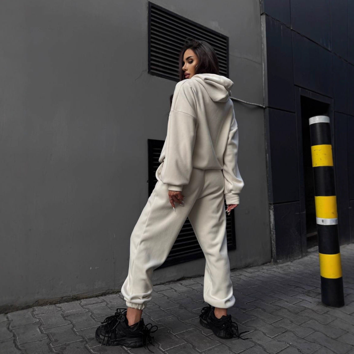 Damen sportliches Freizeit-Set mit oversized Hoodie und lässigen Jogginghosen WW