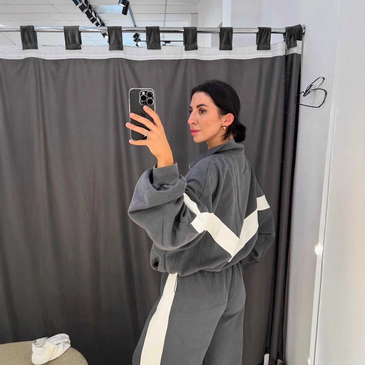 Damen Sportanzug mit kontrastierenden Einsätzen WW