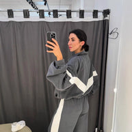 Damen Sportanzug mit kontrastierenden Einsätzen WW