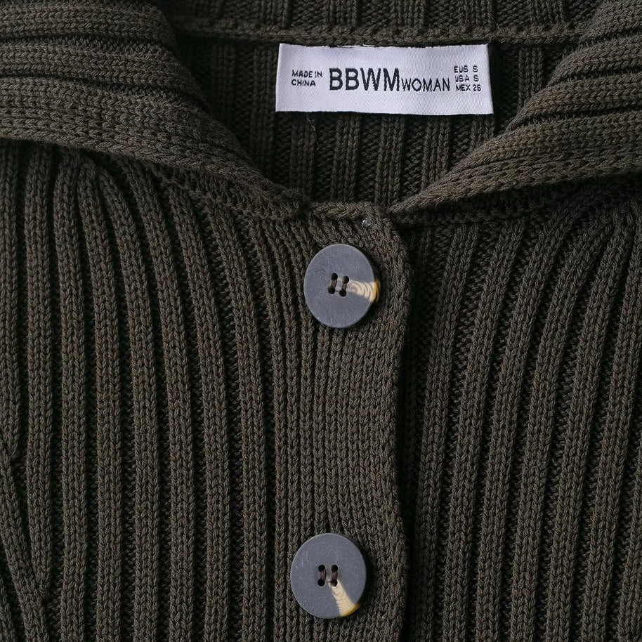 Damen Strickjacke mit dekorativem Kragen und modernen Knopfdetails WW