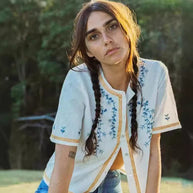 Damen bestickte Sommerbluse mit dekorativen Applikationen und lässigem Schnitt WW