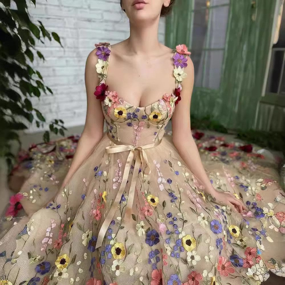Damen Tüllkleid mit floralen Stickereien und elegantem Taillengürtel W&W Mode