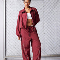 Damen sportliche Oberteil mit hohem Kragen und elastischen Details WW