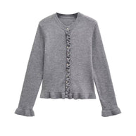 Damen Strickjacke mit dezentem Rüschendetail und hochwertigen Knopfverzierungen WW