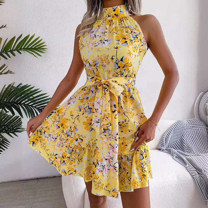 Damen Sommerliches Minikleid mit elegantem Halsausschnitt und floralen Details W&W Mode