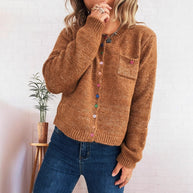 Damen Strickjacke mit bunten Knopfdetails und praktischen Taschen WW