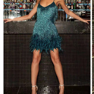 WW-Ausschnitt Trägerkleid mit Federstickerei
