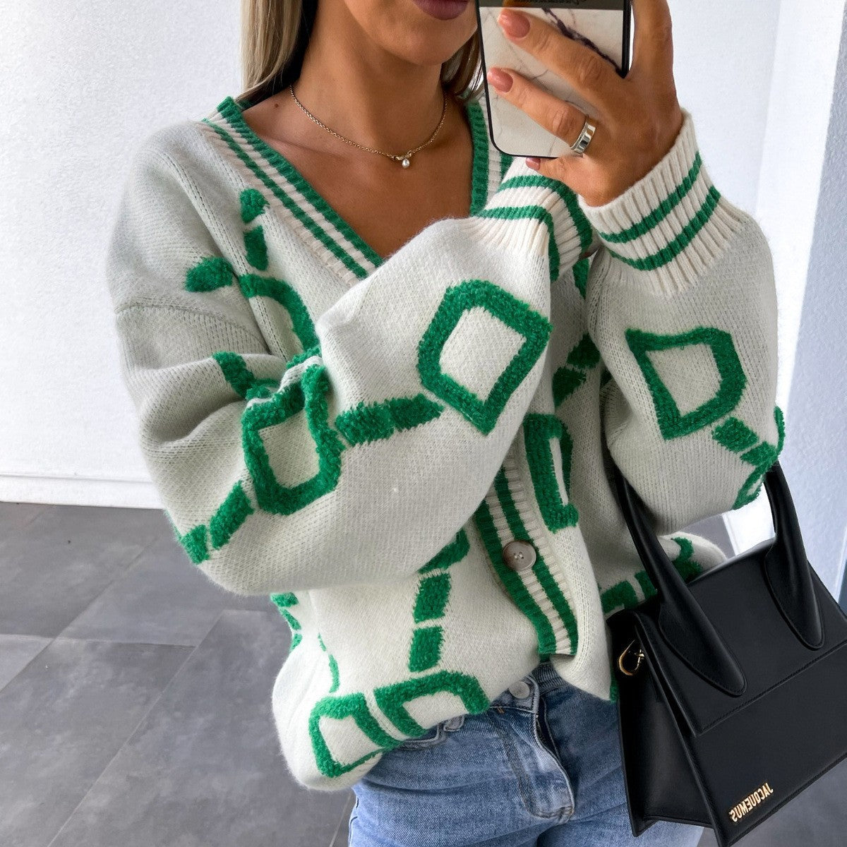 Damen Strickjacke mit grafischem Muster und V-Ausschnitt WW