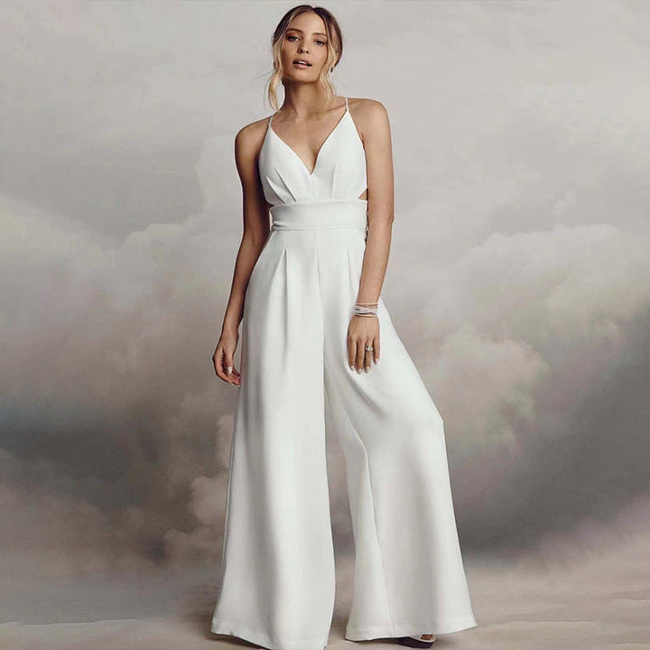 Damen Jumpsuit mit elegantem V-Ausschnitt und fließendem Bein W&W Mode