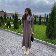 Damen Strickkleid mit eleganter Knopfleiste und Hemdkragen WW