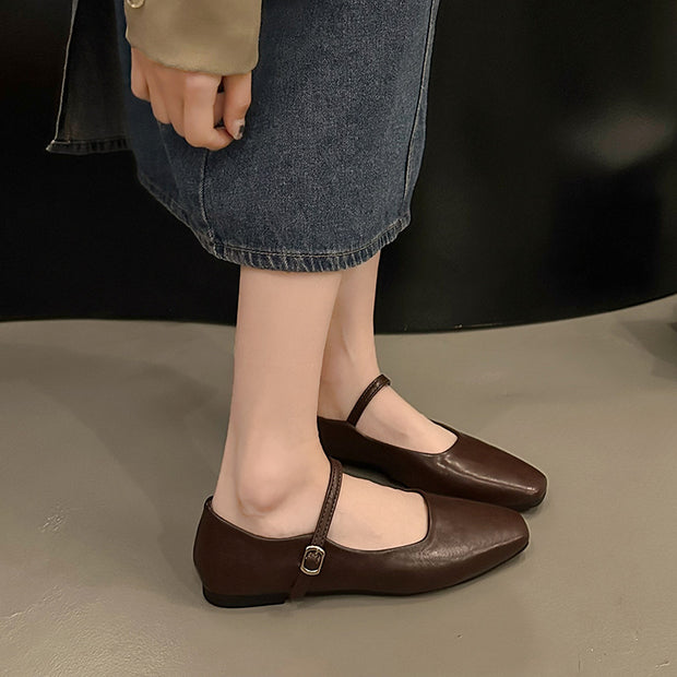 Damen Quadratzehen-Mary-Jane-Flats mit verstellbarem Knöchelriemen WW