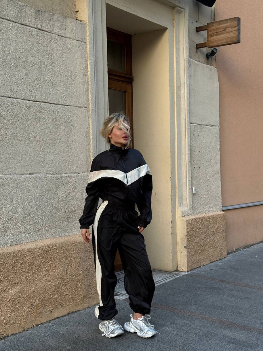 Damen sportlicher Funktionsanzug mit hohem Kragen und elastischen Bündchen WW