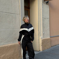 Damen sportlicher Funktionsanzug mit hohem Kragen und elastischen Bündchen WW