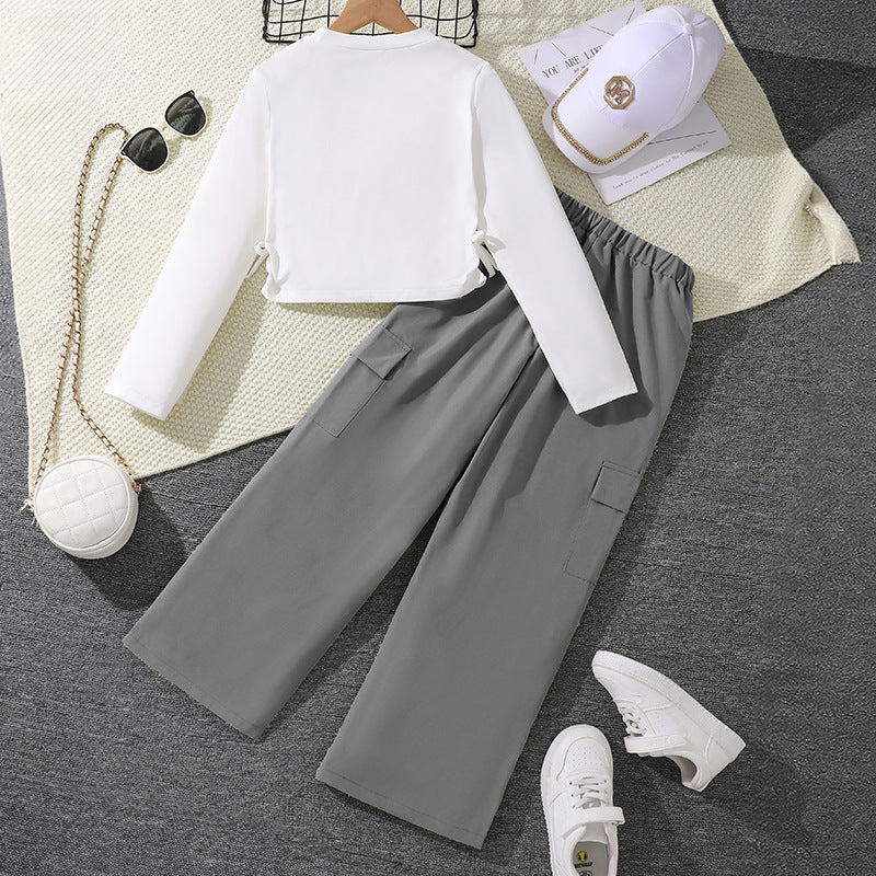 Damen lässiges Set mit cropped Sweatshirt und weiten Cargo-Hosen WW
