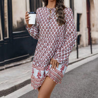 Damen Boho-inspiriertes Minikleid mit floralem Muster und Rüschendetails WW