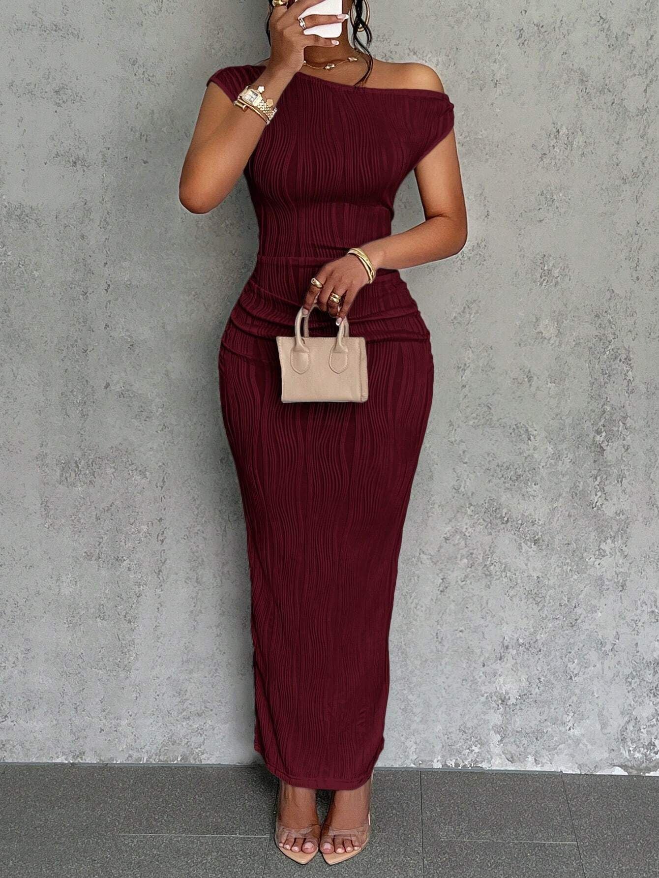 Damen Maxikleid mit asymmetrischem Schnitt und markanter Rippstruktur WW