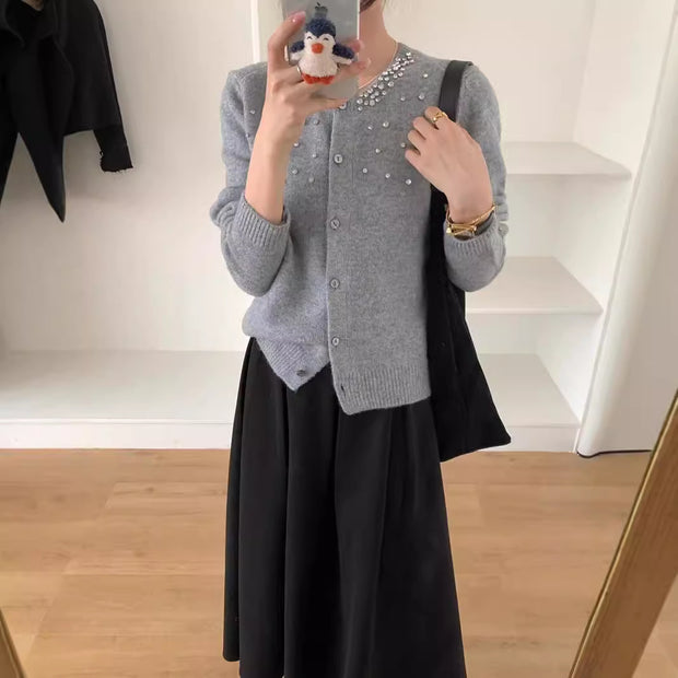 Damen Strickjacke mit eleganten Perlenapplikationen und klassischem Rundhalsausschnitt WW