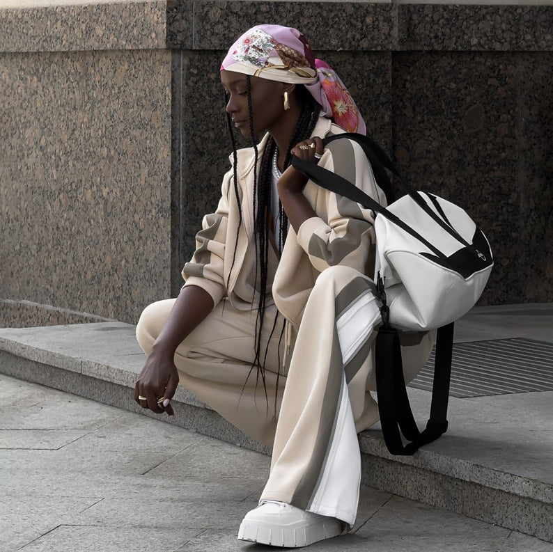 Damen Sportliche Kapuzenjacke mit modernem Schnitt und Kontrastdetails WW