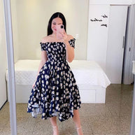 Damen Sommerliches Off-Shoulder Kleid mit farbenfrohem Schmetterlingsmuster und geschmeidigem Faltenwurf WW