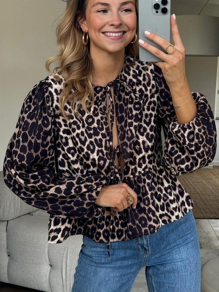 Damen Bluse mit Leo-Print und Rüschen W&W Mode