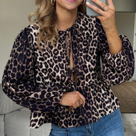 Damen Bluse mit Leo-Print und Rüschen WW