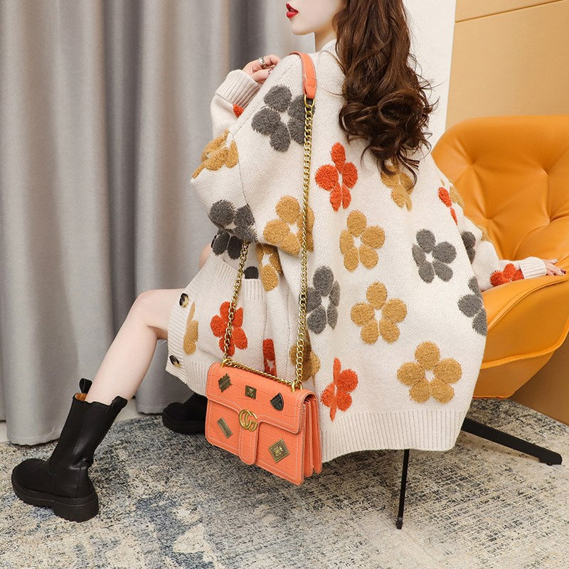 Damen Strickjacke mit floralen Applikationen und großen Taschen WW