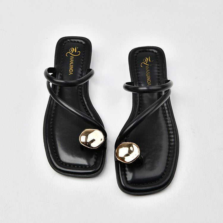 Damen Riemchensandalen aus Kunstleder mit Metallakzent