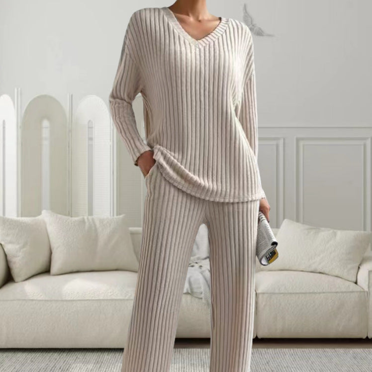 Damen Strickanzug mit modischem V-Ausschnitt und feinem Rippdesign WW