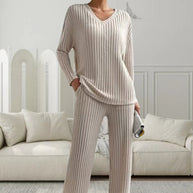 Damen Strickanzug mit modischem V-Ausschnitt und feinem Rippdesign WW