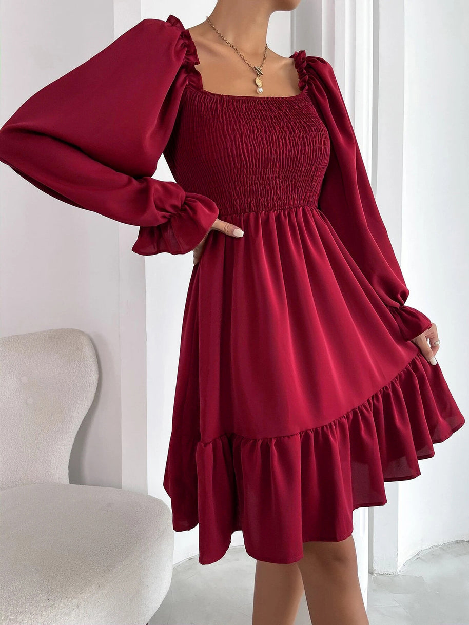Damen eingearbeitetes Minikleid mit voluminösen Rüschenärmeln und Square-Neck WW