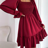 Damen eingearbeitetes Minikleid mit voluminösen Rüschenärmeln und Square-Neck WW
