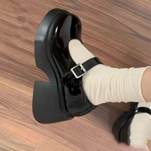 Damen Mary Jane Schuhe mit klobigem Absatz und dekorativem Riemchen W&W