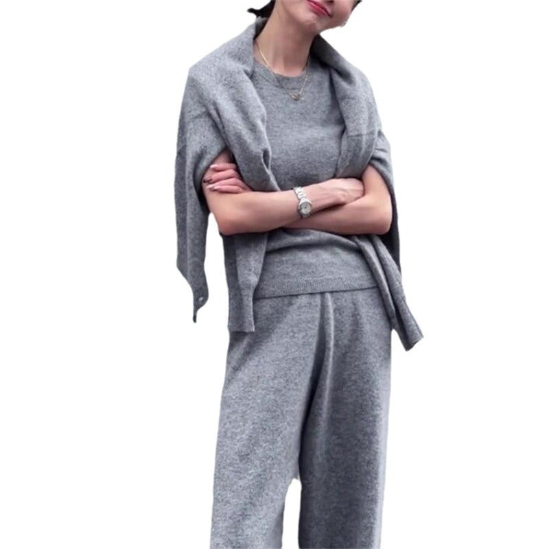 Damen Strickensemble aus weichem Material mit Knopfdetails WW