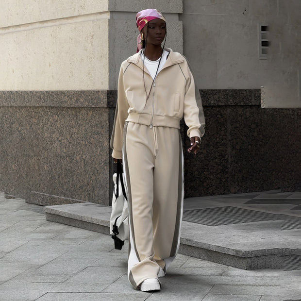 Damen Sportliche Kapuzenjacke mit modernem Schnitt und Kontrastdetails WW