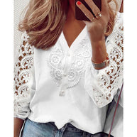 Damen Bluse mit eleganter Spitzenverzierung und zeitgemäßem Schnitt WW
