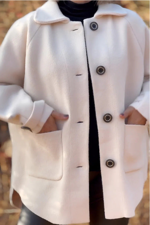 Damen weiche Wolljacke mit Schulterpasse und Knopfdetails W&W Mode