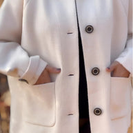 Damen weiche Wolljacke mit Schulterpasse und Knopfdetails WW