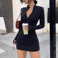 Damen Sportliches Minikleid mit hohem Kragen und durchgehendem Reißverschluss WW