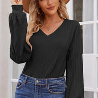 Damen Strickbluse mit feiner Rippstruktur und lässigem V-Ausschnitt WW