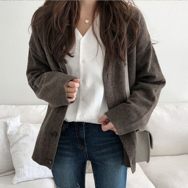 Damen bequeme Strickjacke mit weichem Material und großen Knopfdetails WW