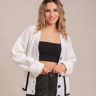 Damen Strickcardigan mit kontrastierenden Knopfdetails und strukturiertem Design WW