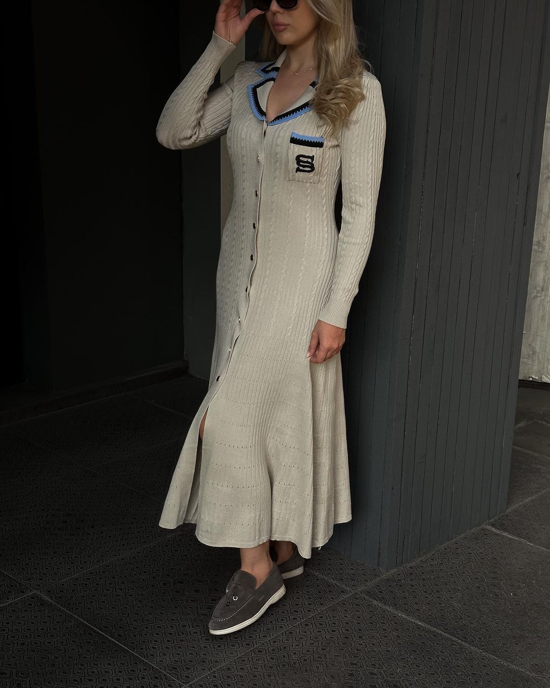 Damen Strickkleid mit eleganter Knopfleiste und Hemdkragen WW