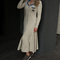 Damen Strickkleid mit eleganter Knopfleiste und Hemdkragen WW