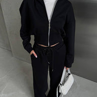 Damen sportliches Ensemble mit cropped Oberteil und weiten Hosen WW