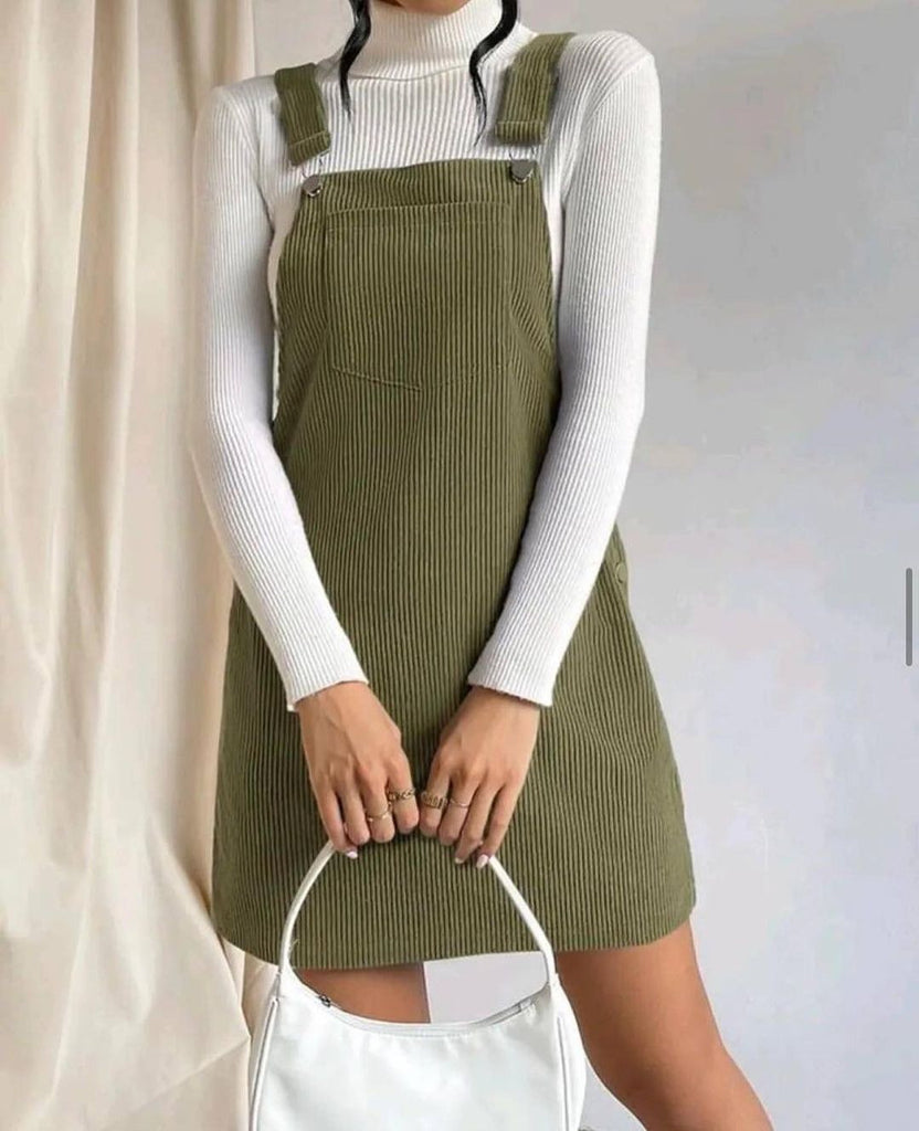 Damen Latzkleid aus Cord mit Knopfdetails WW