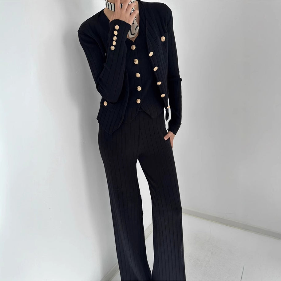 Damen elegantes gestricktes Ensemble mit Knopfdetaillierung WW