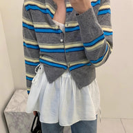 Damen sportliche Strickjacke mit modischem Streifenmuster und verspielten Knöpfen WW