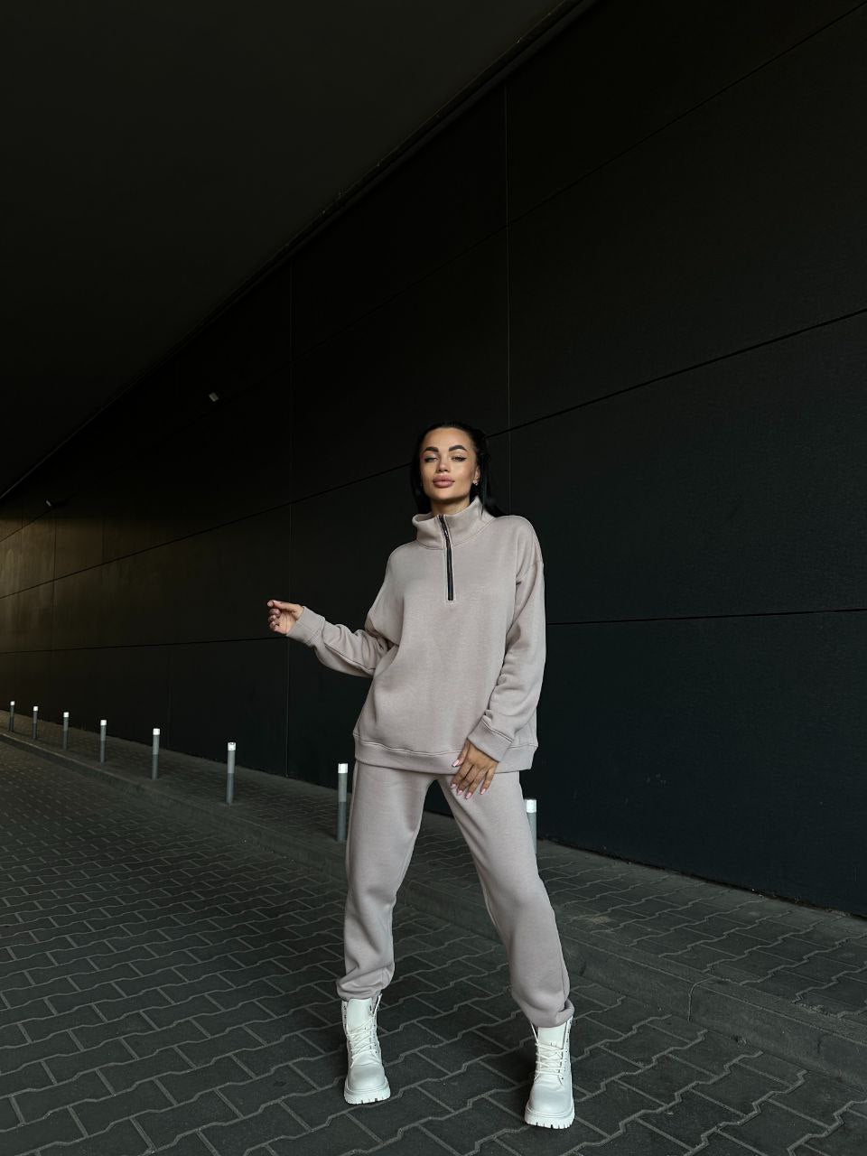 Damen sportliches Fleece-Set mit hohem Kragen und praktischen Reißverschlusselementen WW