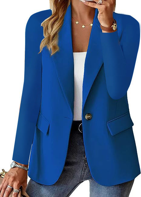 Damen modernes Blazer-Outfit mit elegantem Schnitt und klassischen Details WW